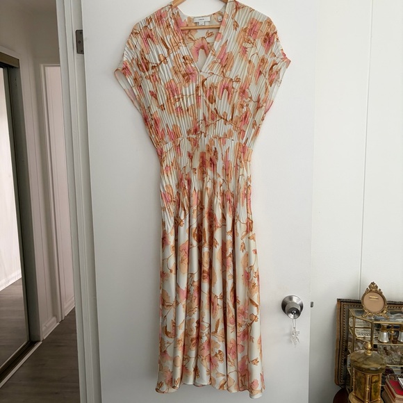 Vince Satin Pleated Floral Cap Sleeve Dress - Picture 2 of 7